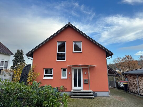 Einfamilienhaus mit separater Einliegerwohnung und großem Grundstück