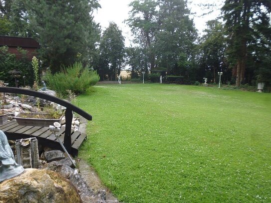 Exklusiver, großer Bungalow auf großem Grundstück am Ortsrand in sehr ruhiger Lage