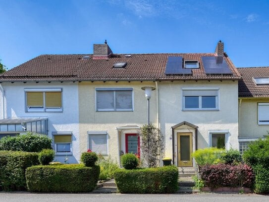 Reihenmittelhaus mit PV-Anlage 5.9 kWp und Garage