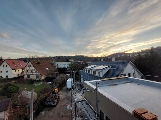 Dachtraum! Hochwertig sanierte Etagenwohnung mit großer Dachterrasse zu vermieten!