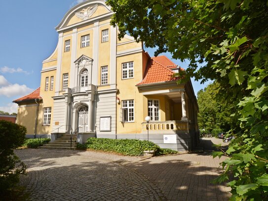 Repräsentative Villenetage an der Altstadt mit Stellplätzen