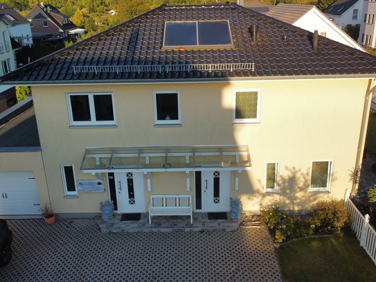 Exklusives Einfamilienhaus mit vielseitiger Gewerbeeinheit - Top-Lage in Rudow ab sofort