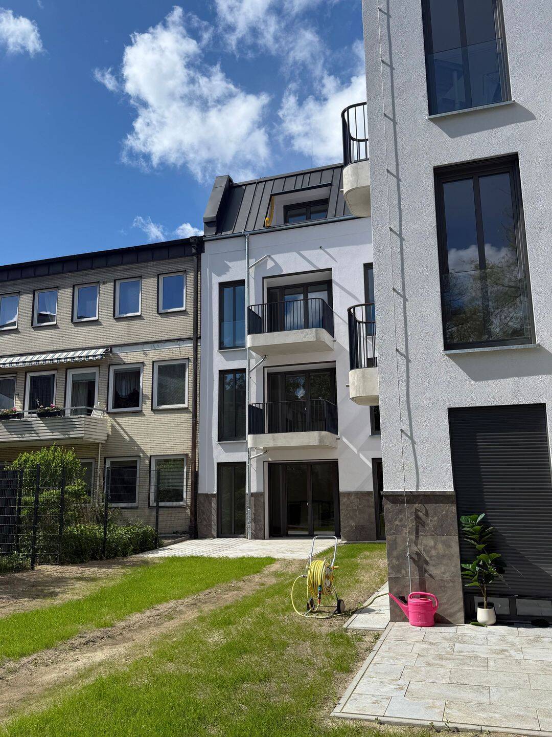 Garten u. Terrasse, 2 Zi, Fußbodenhzg., begehbare Ankleide, Parkett,Gäste WC & Tiefgarage - Photo 1