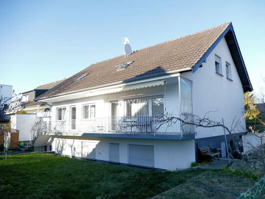 *KULTIVIERTES WOHNERLEBNIS auf ca. 253 m² - 9 Zimmer sowie Einliegerwohnung und herrlicher Garten*