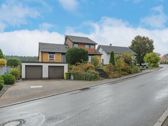 Einfamilienhaus mit Einliegerwohnung mit tollem Grundstück im Grünen