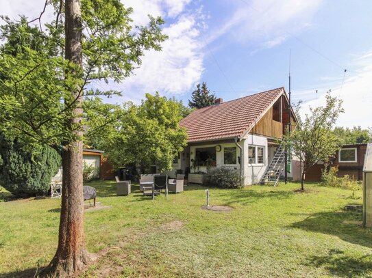 Handwerkobjekt: Gestaltbares Zuhause mit großem Garten und Garage vor den Toren Berlins