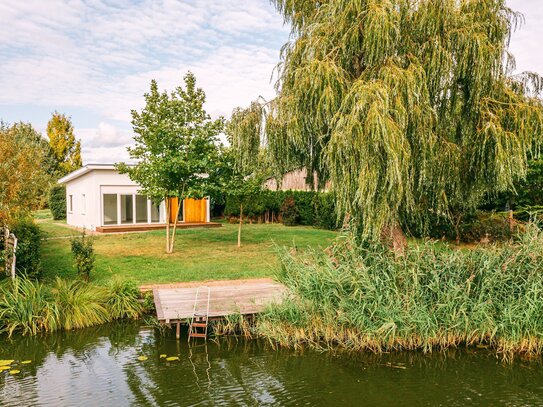 Idyllisches Wohnen an der Havel - Bungalow mit direktem Zugang zum Wasser