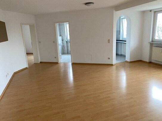 großzügige 2-Zi. Wohnung mit Einbauküche, Balkon und Tiefgarage