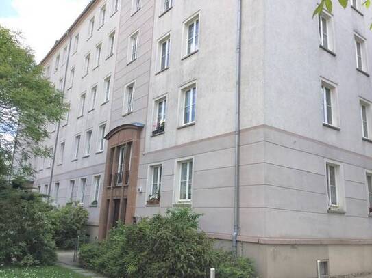 Striesen: helle 3-Zimmerwohnung in durchgrünter Wohnanlage