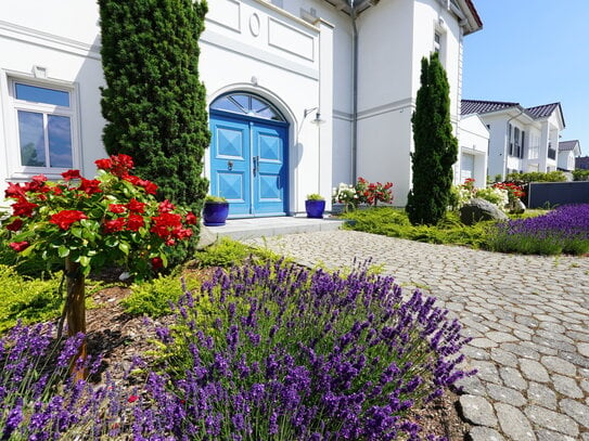 Exquisite Villa mit privatem Strandzugang und Einliegerwohnung