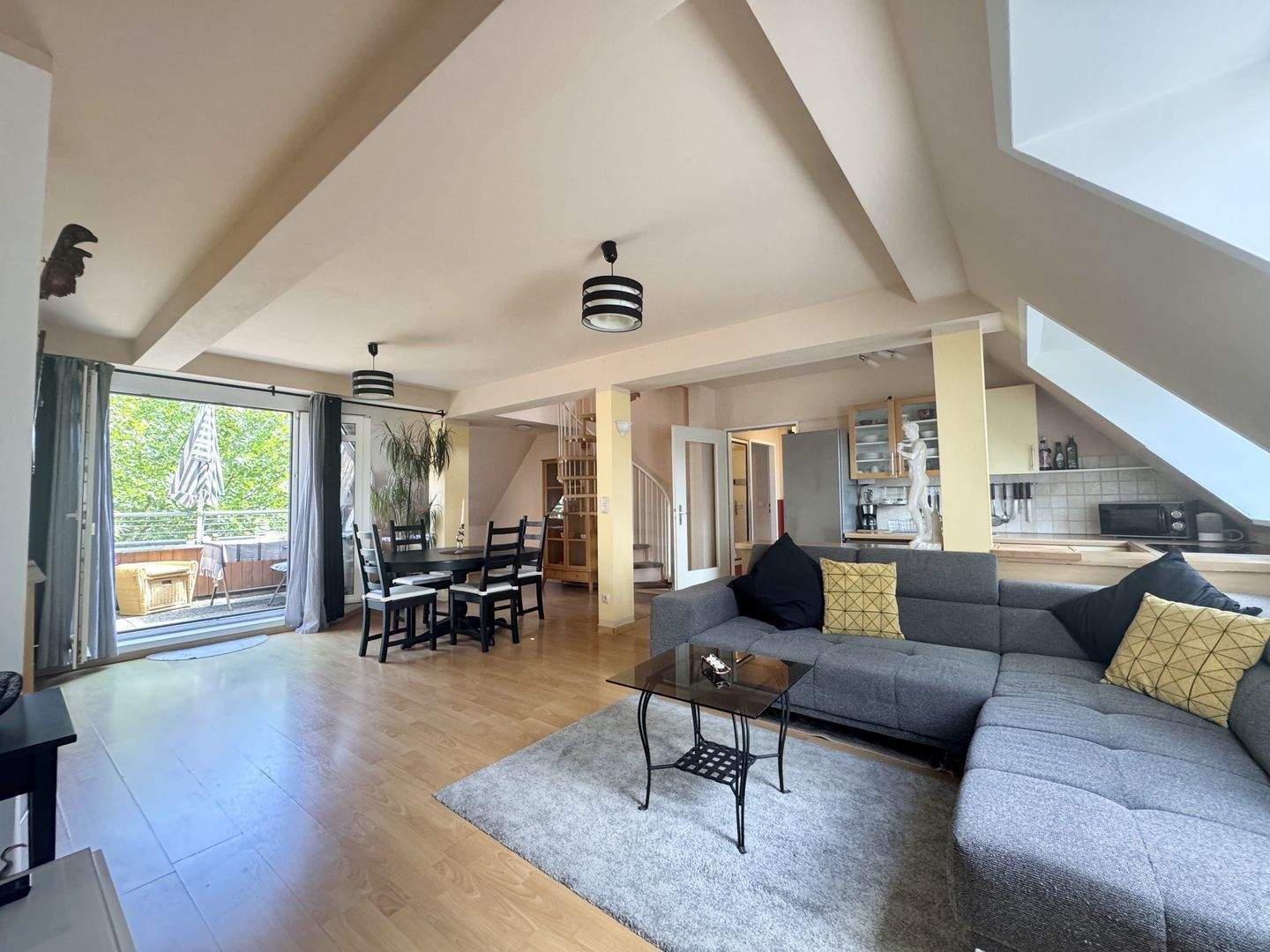 Berlin Wedding: Maisonette-Wohnung zwischen Brüsseler Kiez und dem Virchow Klinikum