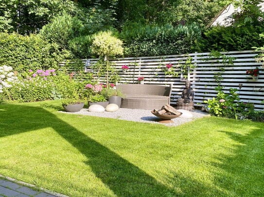 Wunderschöne 3-Zi. Terrassenwohnung mit idyllischen Garten