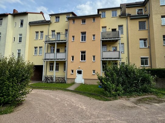 Voll vermietetes Mehrfamilienhaus // 8 Wohneinheiten, Balkon u. STP