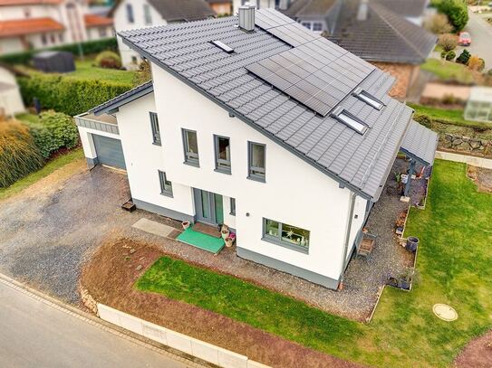 Neuwertiges Einfamilienhaus! Begeisternd nicht nur in Architektur, Ausstattung und Technik!