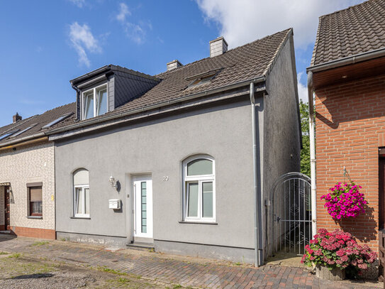 Ein Traum wird wahr! Hochwertig sanierte Doppelhaushälfte in ruhiger Seitenstr.