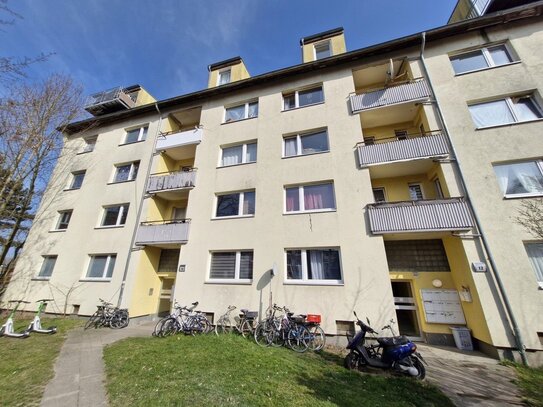 3 Zimmer-Wohnung, sehr geräumig, nahe Pinneberg Zentrum