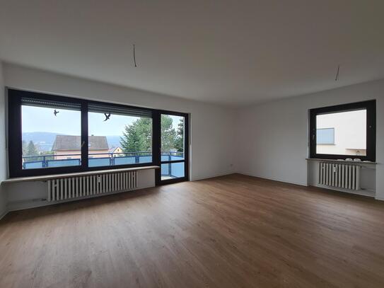 4,5 Zimmer mit Balkon, Küche, Stellplatz