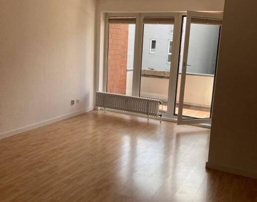 Helle 1-Zimmer-Wohnung mit Balkon im 2. Stock