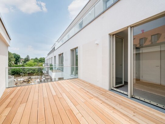 Erstklassige Wohnung mit zwei Balkonen & Blick auf die Uferpromenade