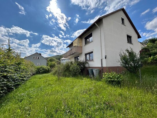 Familienfreundliche Lage mit herrlichem Garten, Haus mit Potenzial