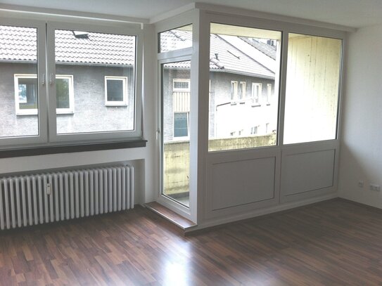 großräumige 3 Raumwohnung auf 67m² mit Balkon zu vermieten!!!