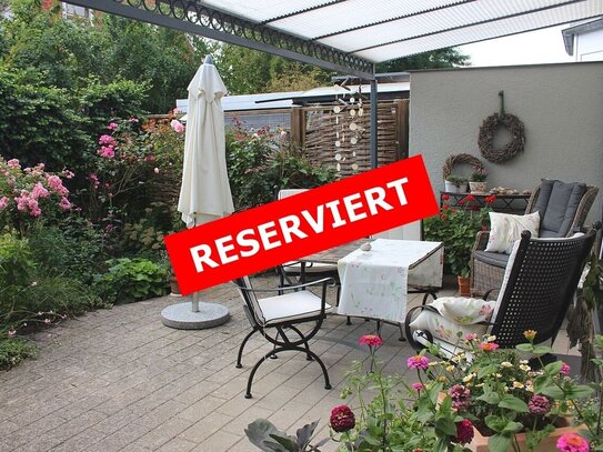 **GEMÜTLICH + SCHICK**TOP LAGE**REH mit dem Charme einer DHH**Carport**Kaminofen**Überdachte Terrasse**