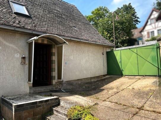 Einfamilienhaus mit großem Grundstück und Wald, mit angrenzendem Bachlauf