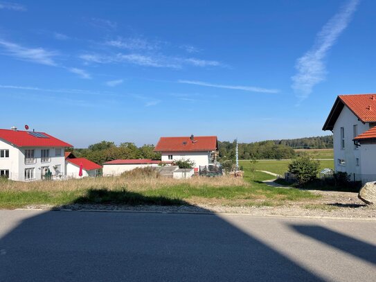 Hanfeld: Grundstück in ländlicher Lage mit gültigem Bebauungsplan für Doppelhaus