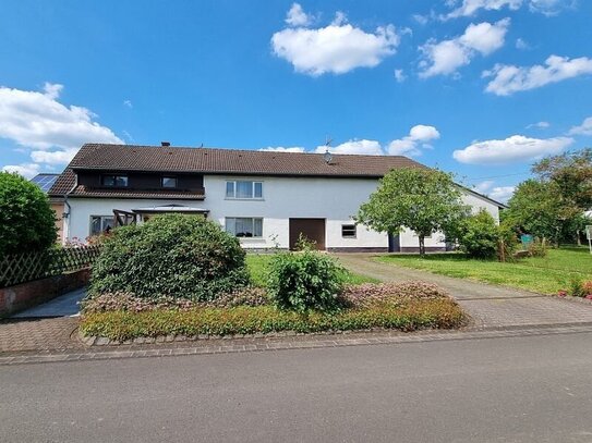 Einfamilienhaus mit Nebengebäude und Gartengrundstück!!!