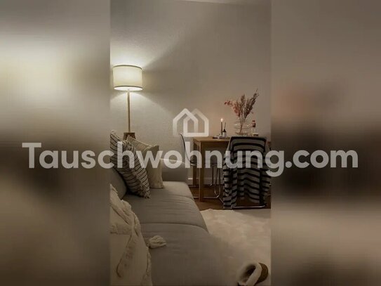 [TAUSCHWOHNUNG] 2-Zimmer Altbauwohnung, süße EBK, Bad mit Wanne und Fenster