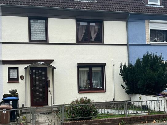 Schönes Reihenmittelhaus in Lübeck Kücknitz mit 2 Garagen