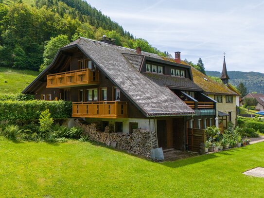 Großzügiges Zweifamilienhaus mit Blick ins Grüne