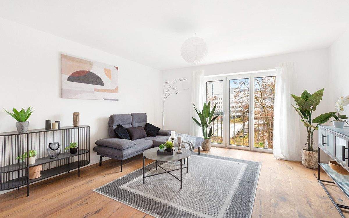 Neubau-Komfort mit zeitgemäßem Grundriss: Balkon, Tageslicht-Badezimmer, große Fenster