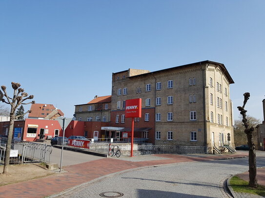 EG-Gewerbefläche neben Discounter in Brüel - Tagespflege oder soziale Einrichtungen willkommen!