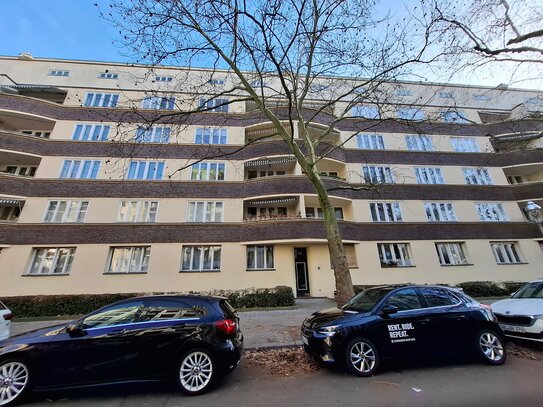 **Wohnen in Erich Mendelsohn-Baudenkmal in Kudamm-Seitenstraße** 3-Zimmer-Wohnung mit West-Balkon und Aufzug