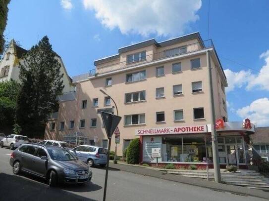 ** EG. renovierte 3 - 4 Zi. Wohnung mit separaten Eingang - wohnen und arbeiten u. Gartennutzung **