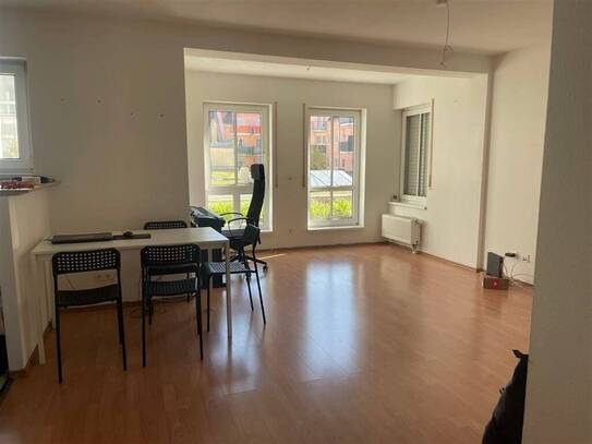 Zentral gelegene 2-Zimmer-Wohnung im 1.OG inkl. Terrasse & TG-Stellplatz