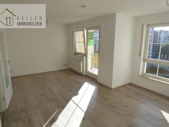 Werdau Zentrum mit Balkon - TG mögl. - gemütliche kleine 2-R-Whg. im 2. OG, Tiefgaragenstellplatz im Haus