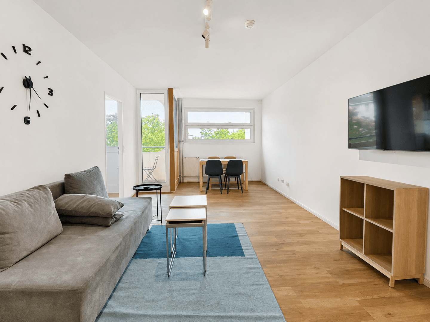 Licht. Kiez. Kotti. Zwei-Zimmer. Möbliert. Unbefristet. - Photo 1