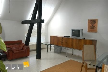 Flingern, sanierter Altbau: Helle 2-Zimmer-Maisonette-Wohnung mit liebevoll zusammengestellter