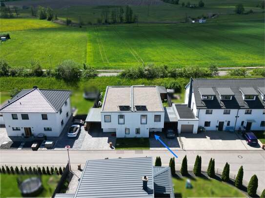 Modernes Wohnen in idyllischer Lage: Doppelhaushälfte mit Fußbodenheizung, Solaranlage und Carport!!