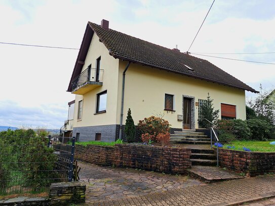 Freistehendes Wohnhaus mit großem Grundstück, Wintergarten, Pavillon und Fernblick in ruhiger Lage von Merzig-Schwemlin…