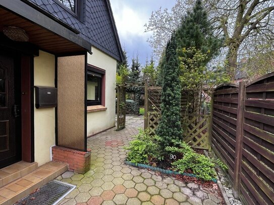 Handwerkerhaus mit Potential aus Alt macht Neu mit schönem Garten in Wilhelmshaven zu verkaufen.