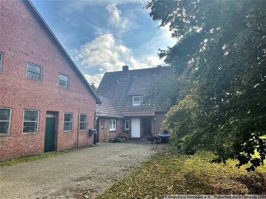 Wohnhaus mit 2 Wohneinheiten, Stallgebäude, auf großem Grundstück in Moorriem/ Nähe Elsfleth in ländlicher Lage