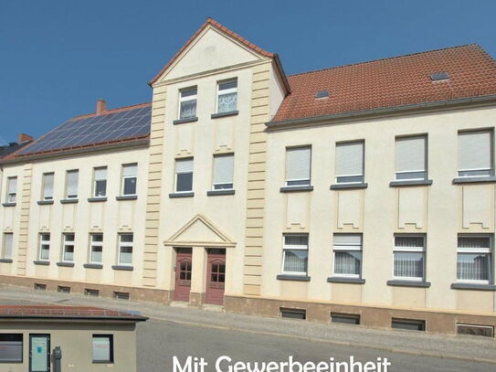 Mehrfamilienhaus und Gewerbeeinheit