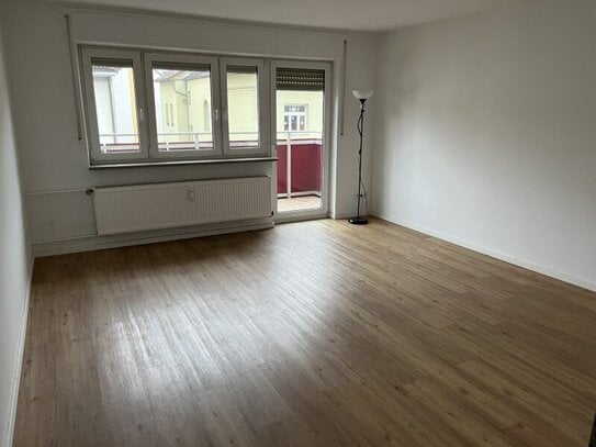 Dreizimmerwohnung - Balkon - Duschbad - Kein Aufzug - Frei ab sofort!