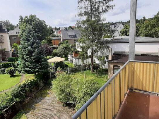 Balkon u. Badewanne! Schöne, renovierte 2-Raum-Wohnung in zentraler Lage