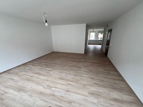 Helle 2 Zimmer Wohnung mit EBK - renoviert