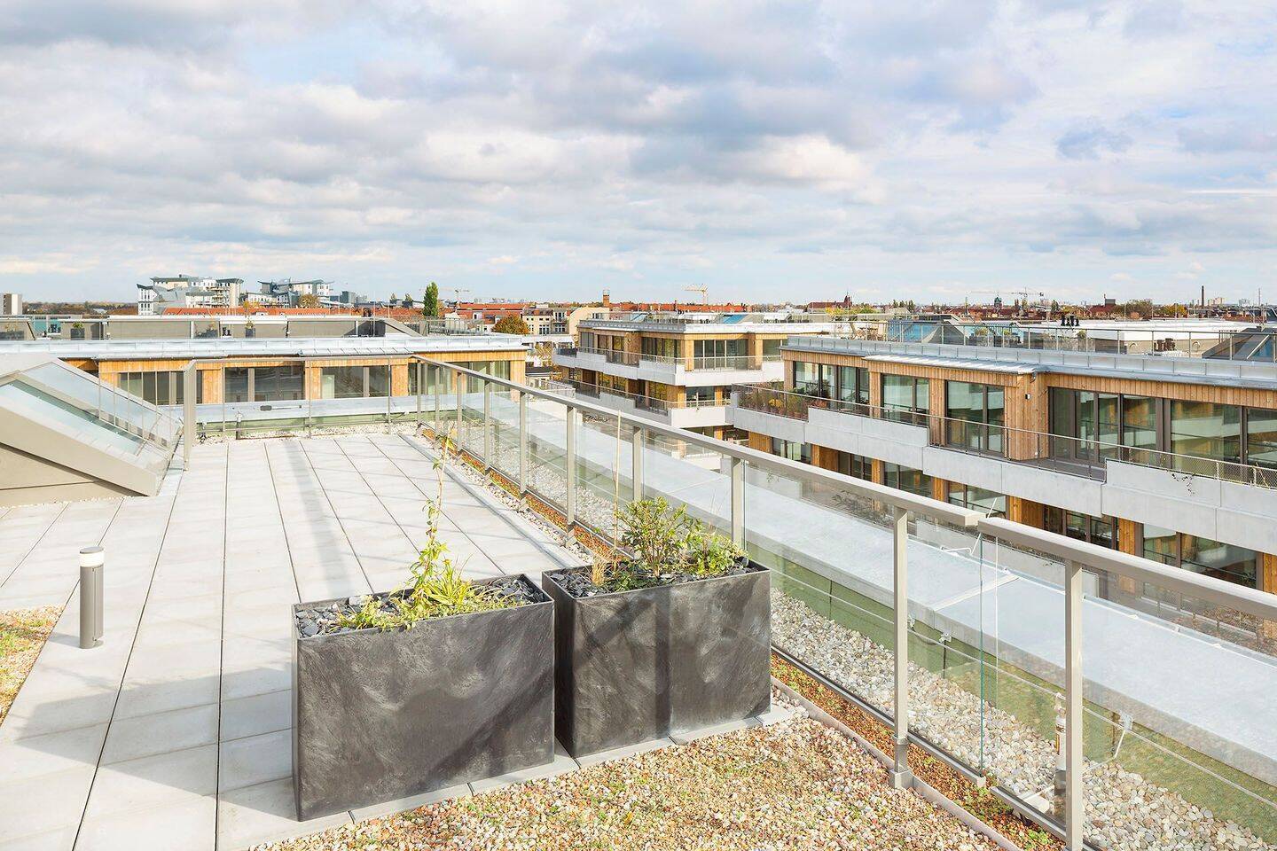 Immergrün - 2 Zimmer mit Balkon und privater Dachterrasse - Photo 1