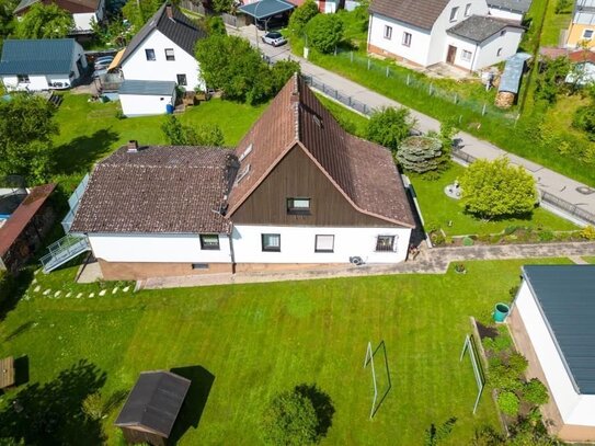 Bieterverfahren - 884 m² großes Traumgrundstück mit rustikalem Einfamilienhaus in Tegernheim